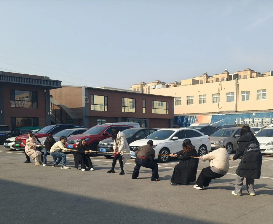 Noon Tug-of-War ແລະໂດດເຊືອກຢູ່ Zemeijia