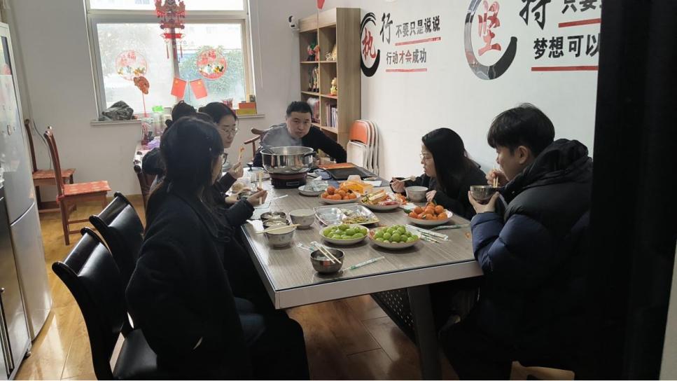 Sweetness & Unity: ທີມງານຫຸ້ມຫໍ່ ZMJ ສະເຫຼີມສະຫຼອງງານບຸນໂຄມໄຟຮ່ວມກັນ