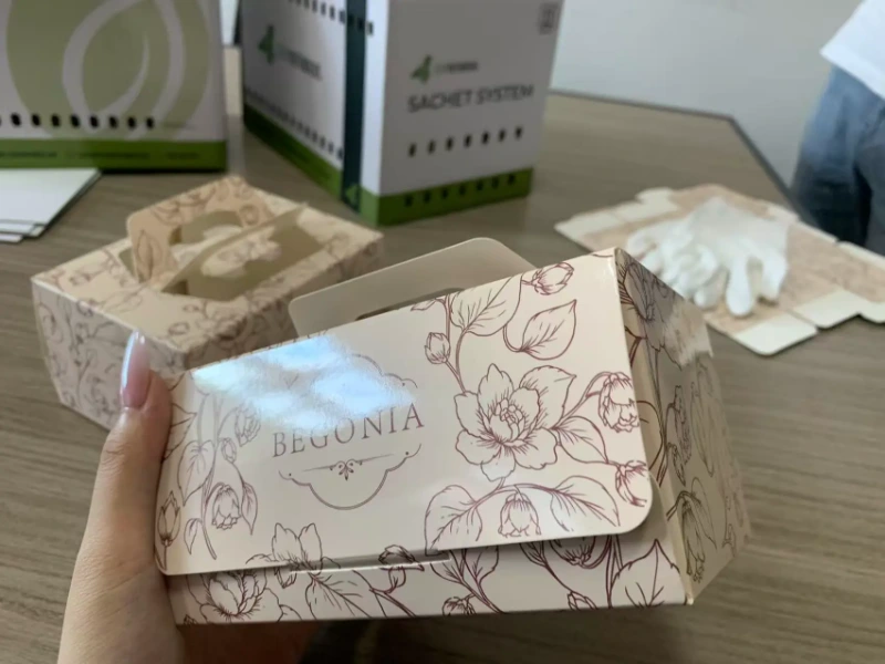 Bright film laminated flower handheld cake box sample for bakery packaging